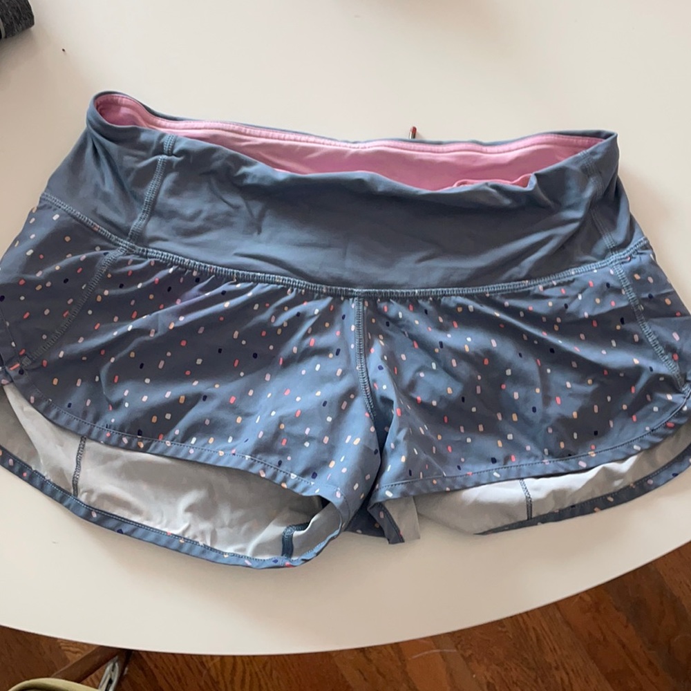 Lululemon Grey Pattern Running Shorts Size 6 - image 1